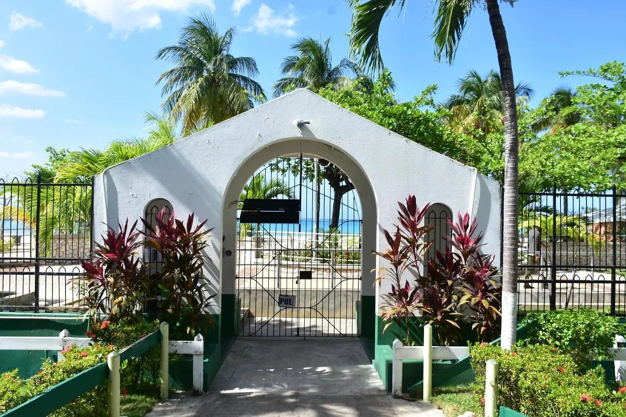 Czar'S Sanctuary- Apt B4 At Sandcastle Ocho Rios Apartment